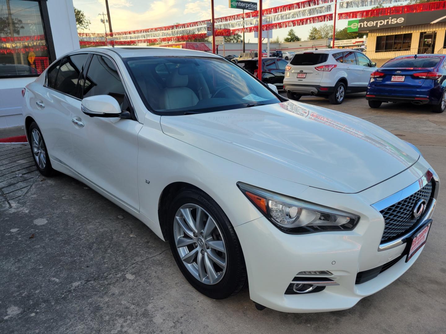 2015 Infiniti Q50 Premium (JN1BV7AP3FM) with an 3.7L V6 DOHC 24V HYBRID engine, 7-Speed Automatic transmission, located at 503 West Court, Seguin, TX, 78155, (830) 379-3373, 29.568621, -97.969803 - 2015 Infiniti Q50 Premium with a 3.7L V6 DOHC 24V HYBRID, Automatic, Tilt, Cruise, AM/FM/CD Touchscreen Stereo, Power Windows, Locks, Seat and Side Mirrors, Bluetooth, Leather Seats, Navigation System, Heated Seats, Dual Climate Control, Rear A/C, Power Sunroof, Universal Garage Openers, Alloy Wheel - Photo#1